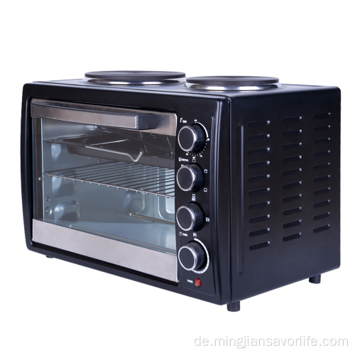 Elektro-Kovektions-Toaster auf der Arbeitsplatte mit Kochplatte